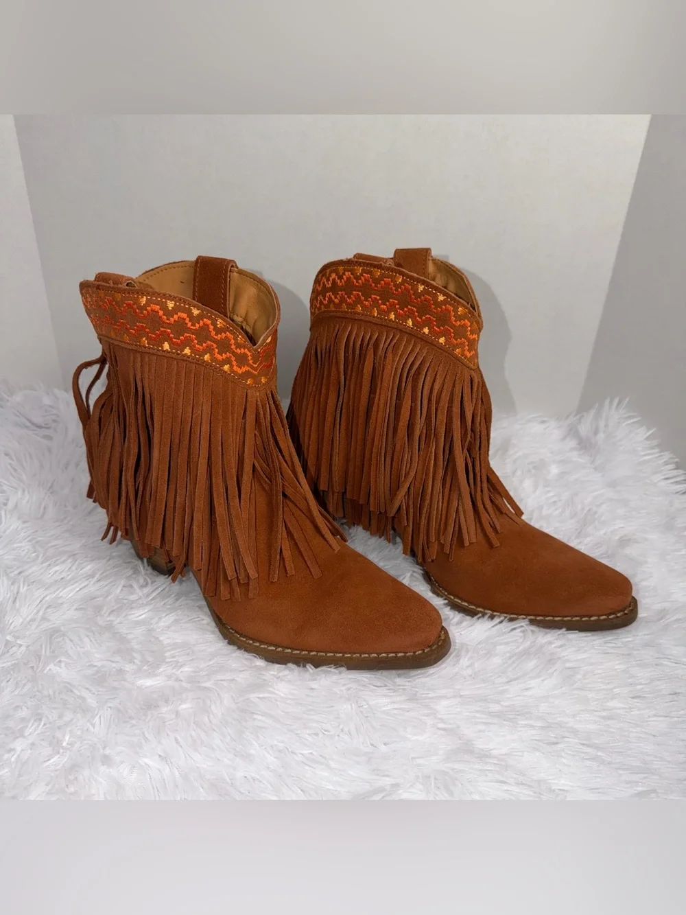 Dingo Women's Brown Suede Tapadero Snip Toe Bootie with Fringe